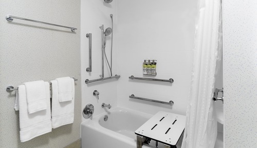Habitación estándar, 2 camas de matrimonio, bañera accesible (Accessible Tub)