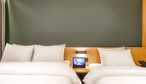 Deluxe Twin - OTT services free viewing, Latex motion bed, Bathtub, Safe, Free parking