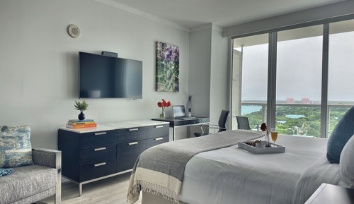 Estudio Deluxe, vistas parciales al mar