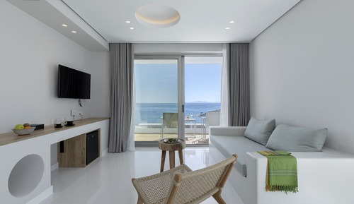 Habitación triple superior, vistas al mar (Private Plunge Pool)