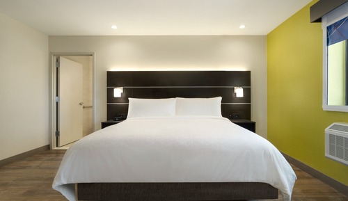Habitación estándar, 1 cama de matrimonio grande (Mobility, Roll-In Shower)