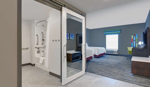 Estudio, 2 camas de matrimonio, frigorífico y microondas (Wet bar)