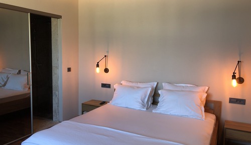 Deluxe Room 112
