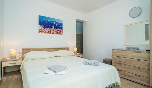 Habitación doble (Double room with Kitchen and Terrace-)