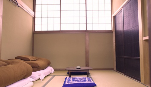Habitación clásica con 2 camas individuales, baño compartido