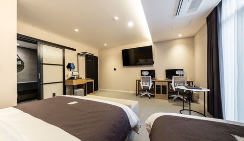Suite (Twin Room)