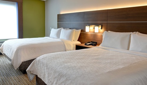 Habitación estándar, 2 camas de matrimonio (Mobility, Roll-In Shower)