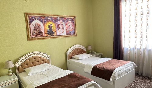 Habitación básica con 2 camas individuales