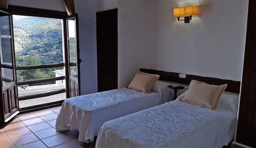 Habitación con 2 camas individuales