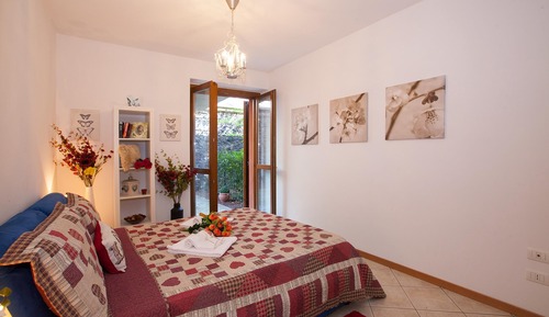 Apartamento familiar, 2 habitaciones, junto a la montaña (Vista d'Oro Ulivo Apt. 4)