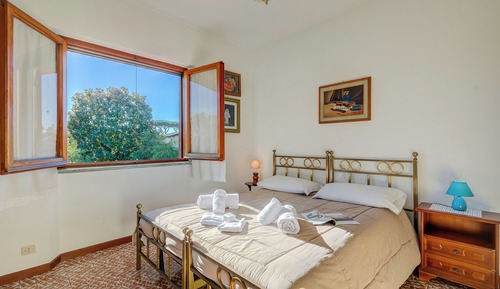 Casa familiar, 2 habitaciones, junto a la montaña (Casa Vittoria 800m from sea)