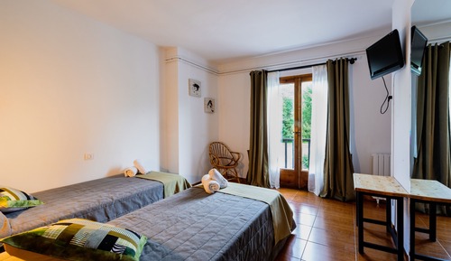 Habitación superior con 1 cama doble o 2 individuales