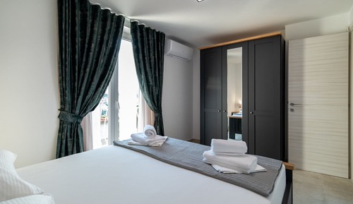 Apartamento (Two Bedroom Apartment with Terrace an)