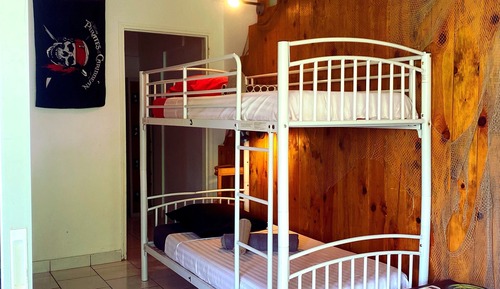 Dormitorio compartido, dormitorio mixto, terraza