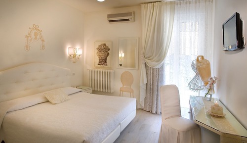 Habitación Confort con 1 cama doble o 2 individuales, balcón