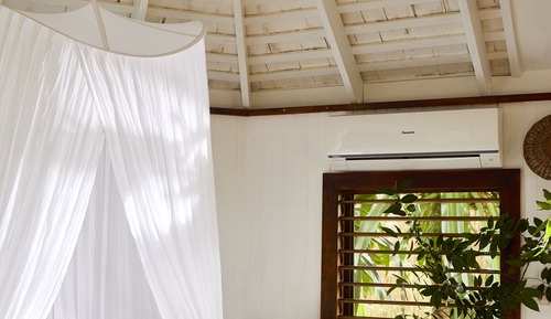 Habitación (One Bedroom Lagoon Hut)