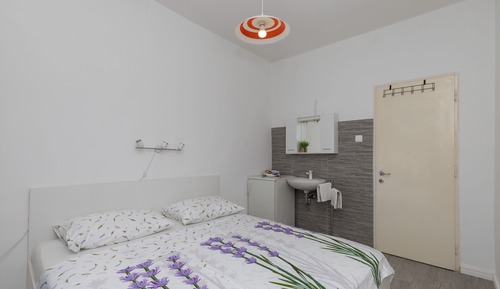 Habitación doble (Double Room with Shared Bathroom)