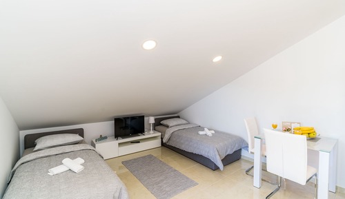 Estudio (Deluxe Studio w/ Balcony n City View)