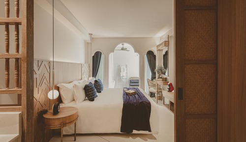 Grand Deluxe Room with Bathtub