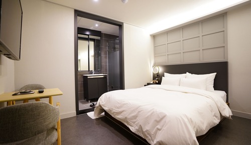 Habitación estándar doble, 1 cama de matrimonio, no fumadores, baño privado