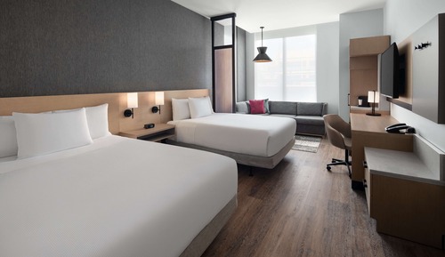 Habitación, accesible para personas con discapacidad (2 Queen Beds with 1 Sofa Bed, Shower)