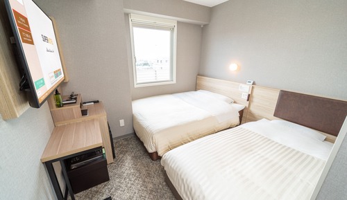 Habitación básica con 2 camas individuales