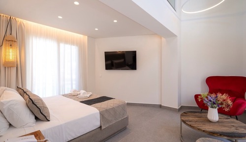 Executive Maisonette with Terrace Pool View