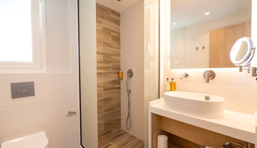 Executive Maisonette with Balcony Pool Front