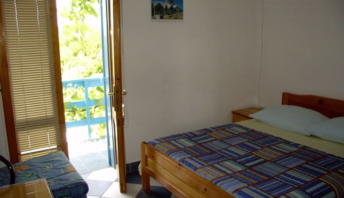 Estudio, varias habitaciones, fumadores, balcón