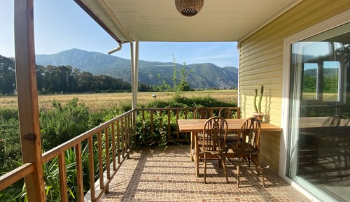 Habitación Premium con 1 cama doble o 2 individuales, patio, vistas a la montaña