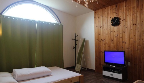 Habitación básica con 1 cama doble o 2 individuales