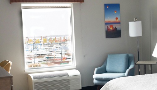 Habitación, 1 cama de matrimonio grande, frigorífico y microondas, con vistas