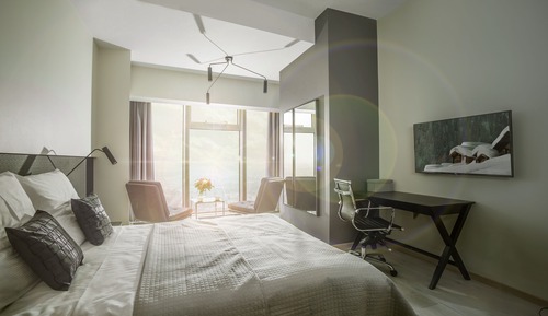 Estudio City, 1 cama de matrimonio, vistas a la ciudad, en una planta alta