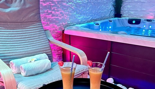 Apartment, Hot Tub (Suite Evasion)