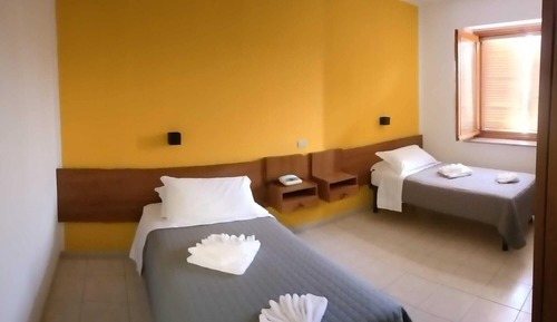 Habitación con 2 camas individuales