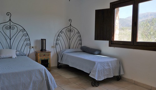 Habitación con 2 camas individuales