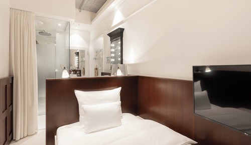 Nest Room (stage bed)
