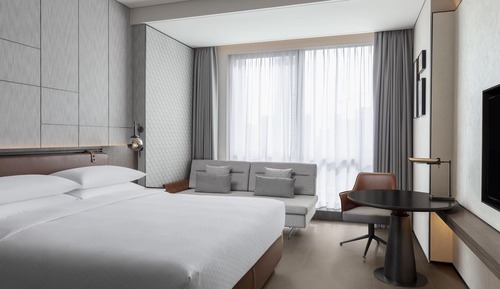 Habitación superior, 1 cama de matrimonio grande, vistas a la ciudad