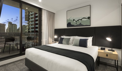 Estudio ejecutivo, 1 cama de matrimonio grande, vistas al puerto