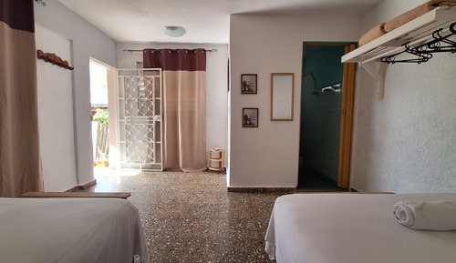 Habitación Confort doble, 1 habitación, baño privado, vistas a la ciudad