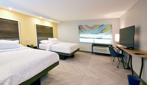 Habitación, 2 camas de matrimonio, accesible para personas con discapacidad, bañera