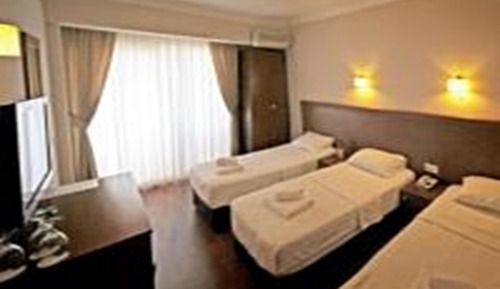 Habitación estándar con 2 camas individuales, vistas a la montaña