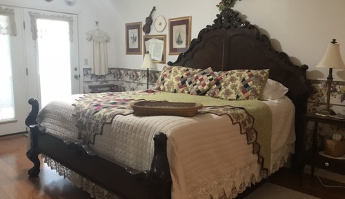Double Room, Jetted Tub (Bed of Roses)