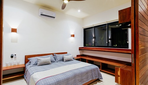 Apartamento panorámico, 1 cama de matrimonio grande con sofá cama, terraza, frente a la playa