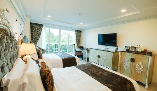 Deluxe Twin Bed City View