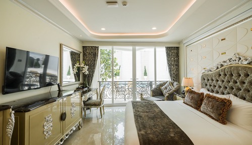 Deluxe Room with Pool Access