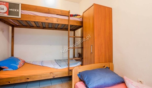 Habitación triple clásica, baño compartido (1P1)