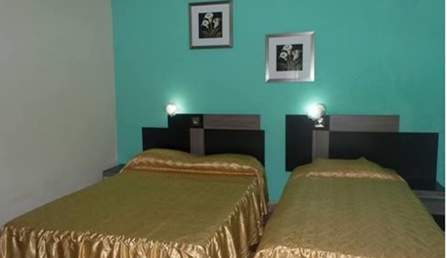 Habitación triple económica, varias camas