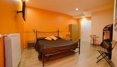 Habitación triple, accesible para personas con discapacidad
