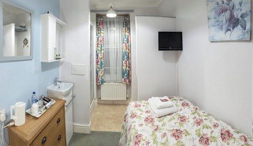 Habitación individual, baño privado (Room 6)